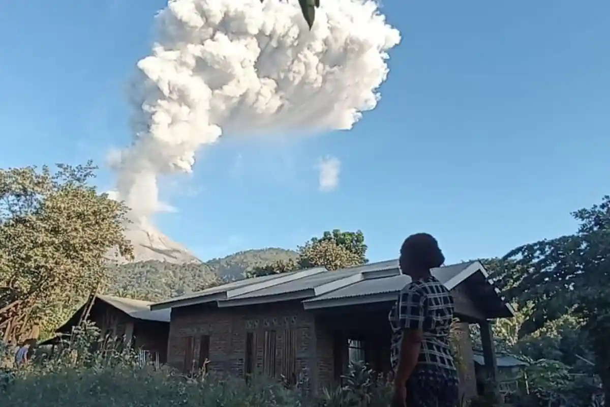 Kesehatan Terancam, 8 Bulan Warga Lereng Gunung Lewotobi Hirup Belerang