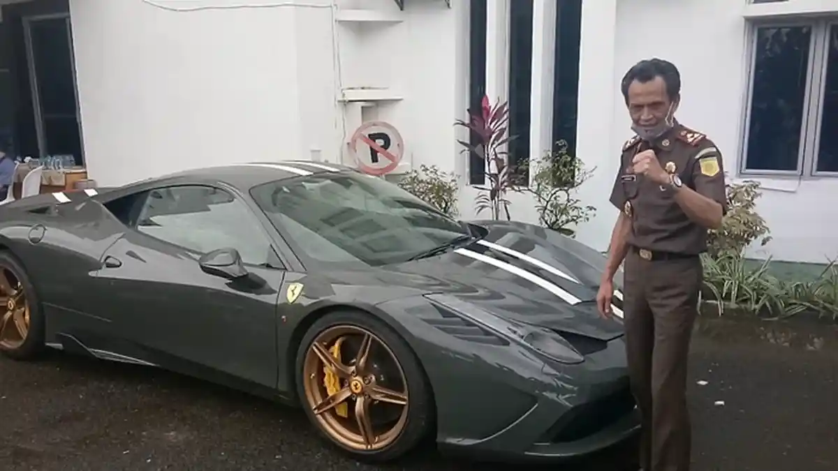 Mobil Ferrari Tahun 2014 Hasil Penyelundupan Dilelang Kejari Palembang, Ini Link Jika Tertarik Ikut