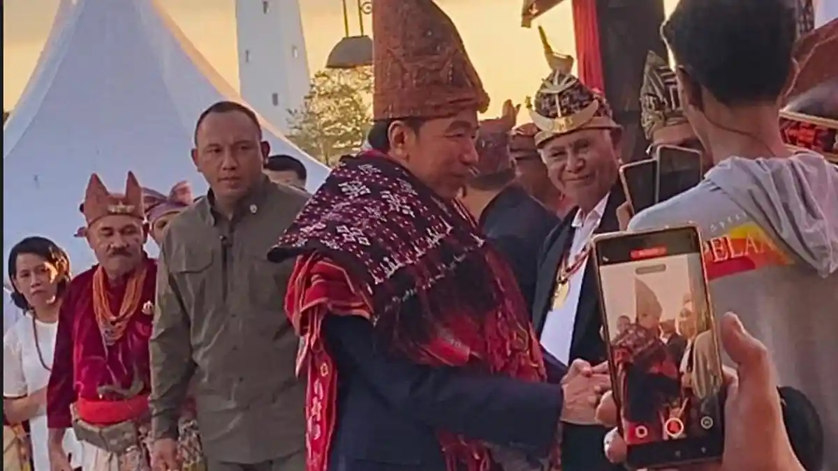 Daftar Kerajaan yang Mengangkat Jokowi Bagian dari Keluarga Besar Kerajaan-Kerajaan di Pulau Timor - Surya.co.id