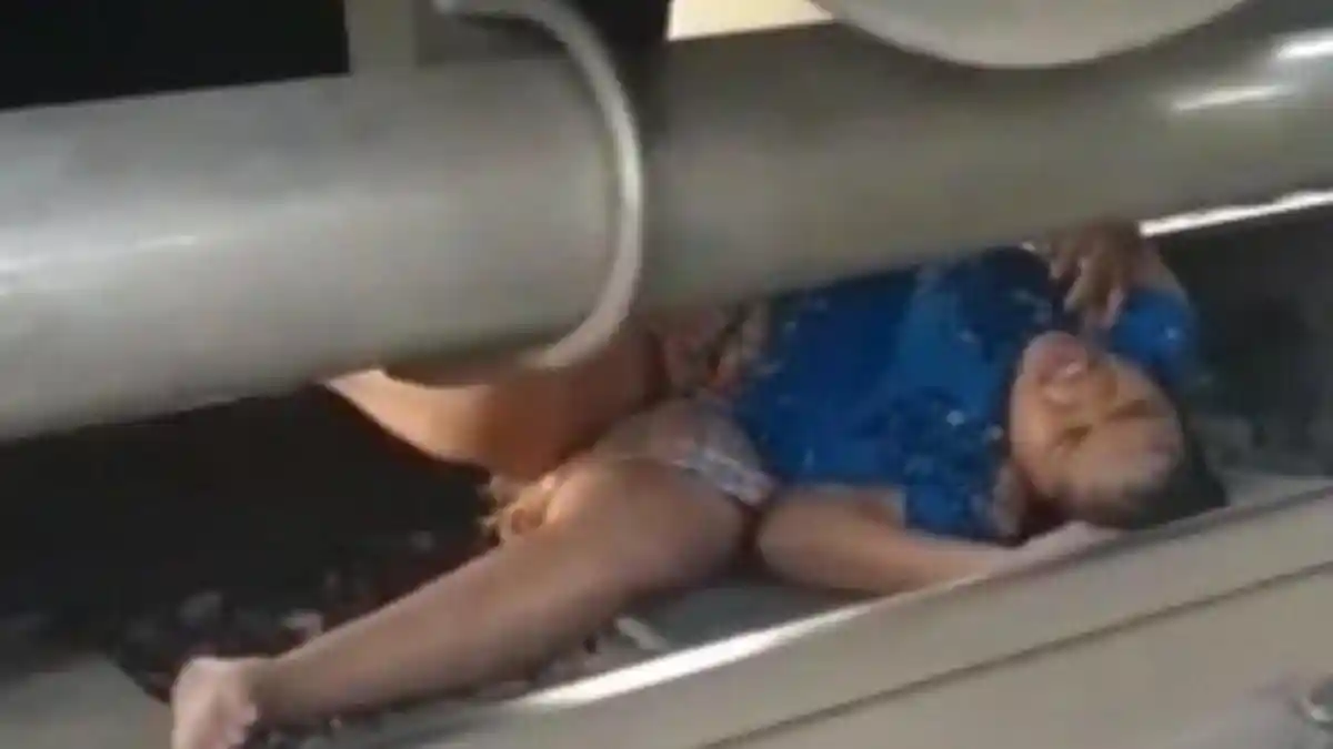 Viral, Remaja Selamat dari Sambaran Kereta Api, hanya Luka Kecil pada Bagian Kepala