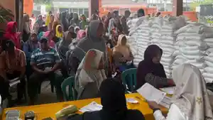 penyaluran-bantuan-pangan-kepada-masyarakat-Kecamatan-Ngusikan-Kabupaten-Jombang.jpg