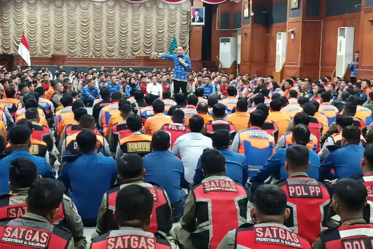 Wali Kota Surabaya Bentuk Tim PRJ untuk Percepat Penanganan Masalah di 54 Ruas Jalan