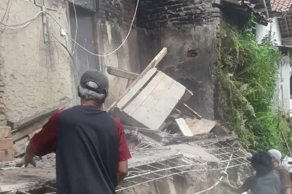 Rumah Milik Lansia di Cikoneng Ciamis Ambruk, Kerugian Capai Rp 10 Juta