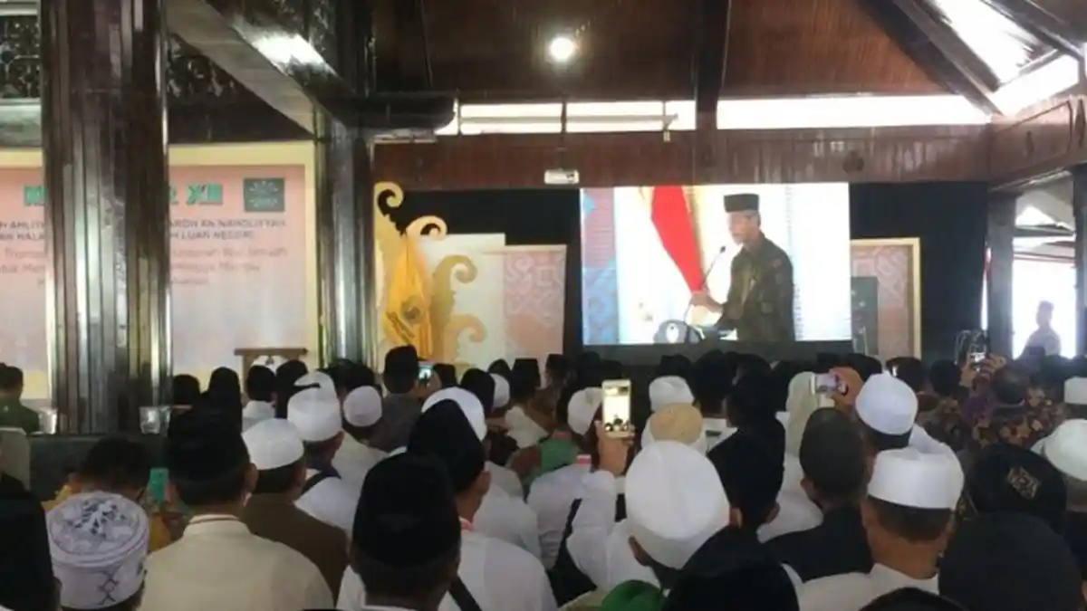 Ganjar Minta Masyarakat Mampu Saring Residu Negatif Konten Digital