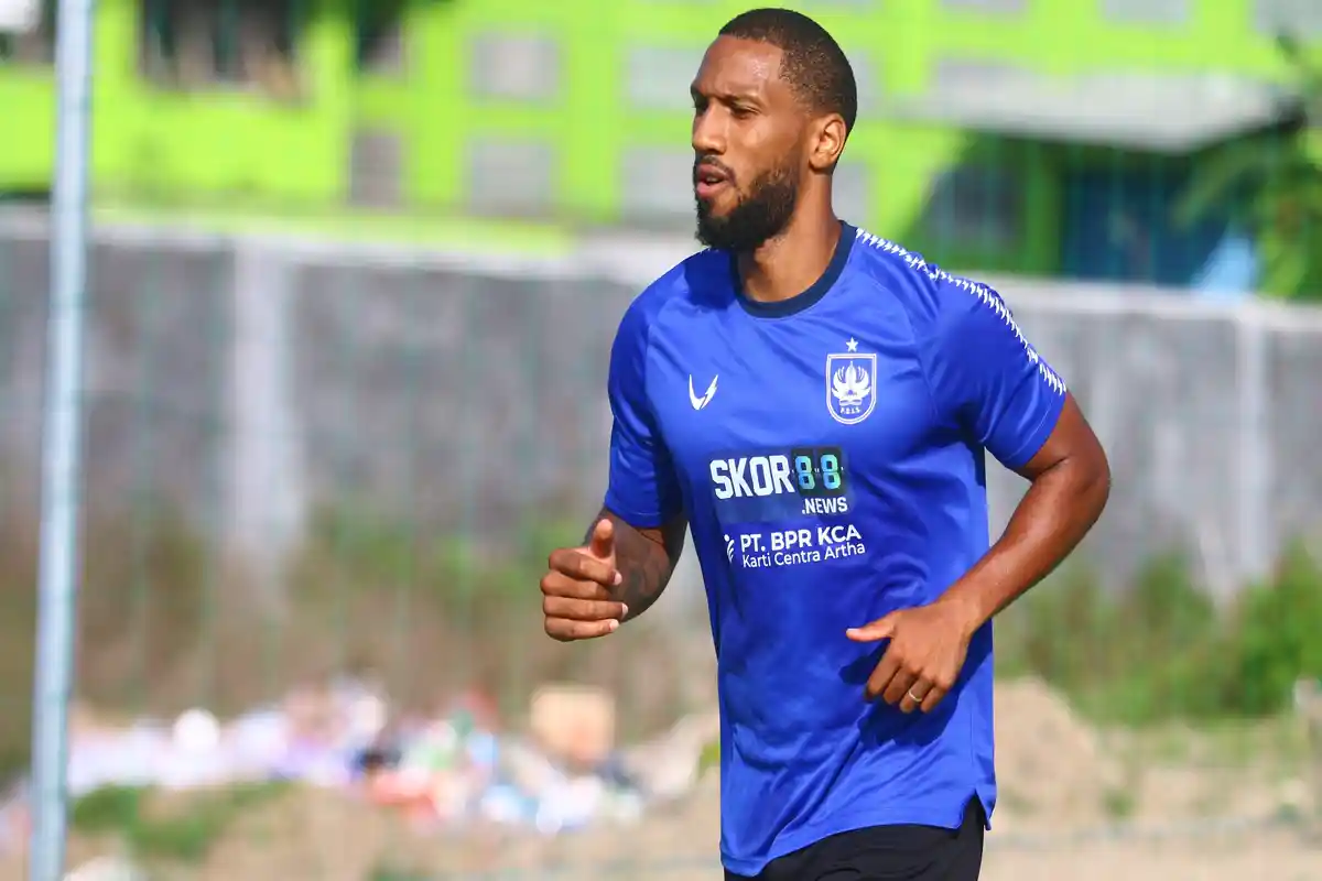 PSIS Semarang Selalu Kebobolan di Setiap Pertandingan, Ini Respons Bek Alie Sesay