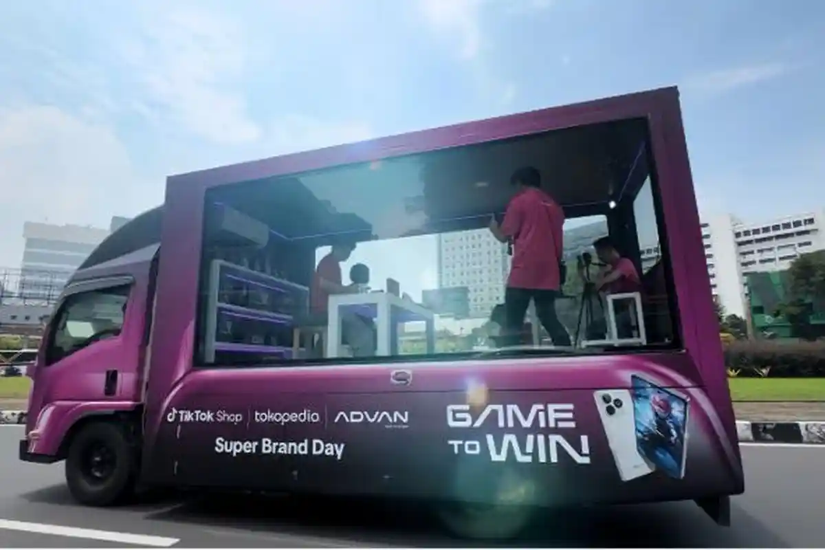 ADVAN Pecahkan Rekor MURI, Demonstrasi Produk Baru Lewat Siaran Langsung di Dalam Studio Bergerak