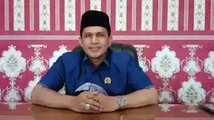 Ketua-DPRD-Seluma-April-Yones-stiker-bansos.jpg