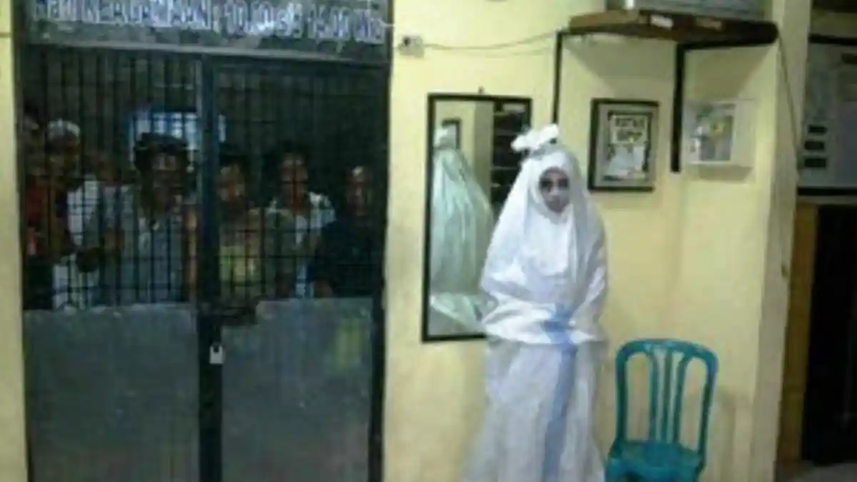 5 Kasus Unik Penangkapan Pocong, Salah Satunya Dihukum Lompat-lompat Sampai Klenger!
