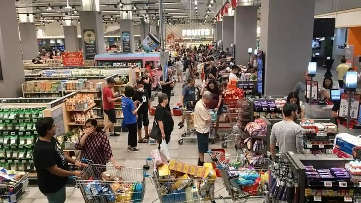Pemerintah Singapura Naikkan Status Darurat Virus Corona, Warga Panik dan Serbu Supermaket