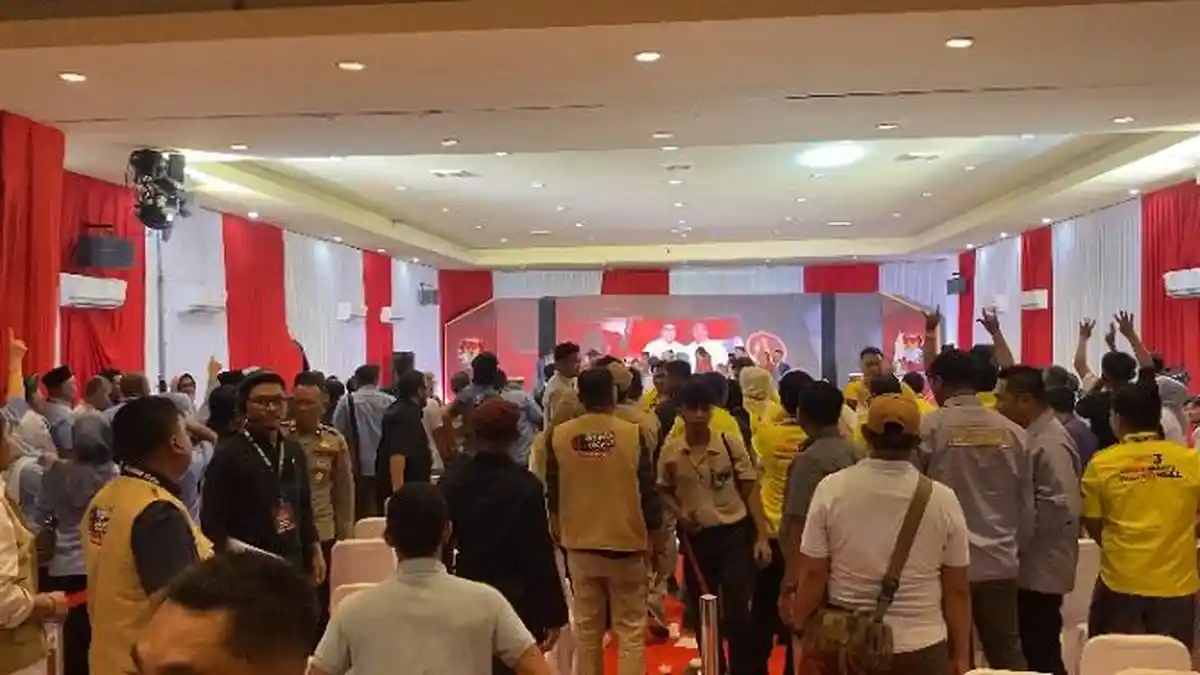 Detik-detik 2 Pendukung Paslon Pilkada Konawe Selatan Nyaris Adu Jotos saa Debat Perdana