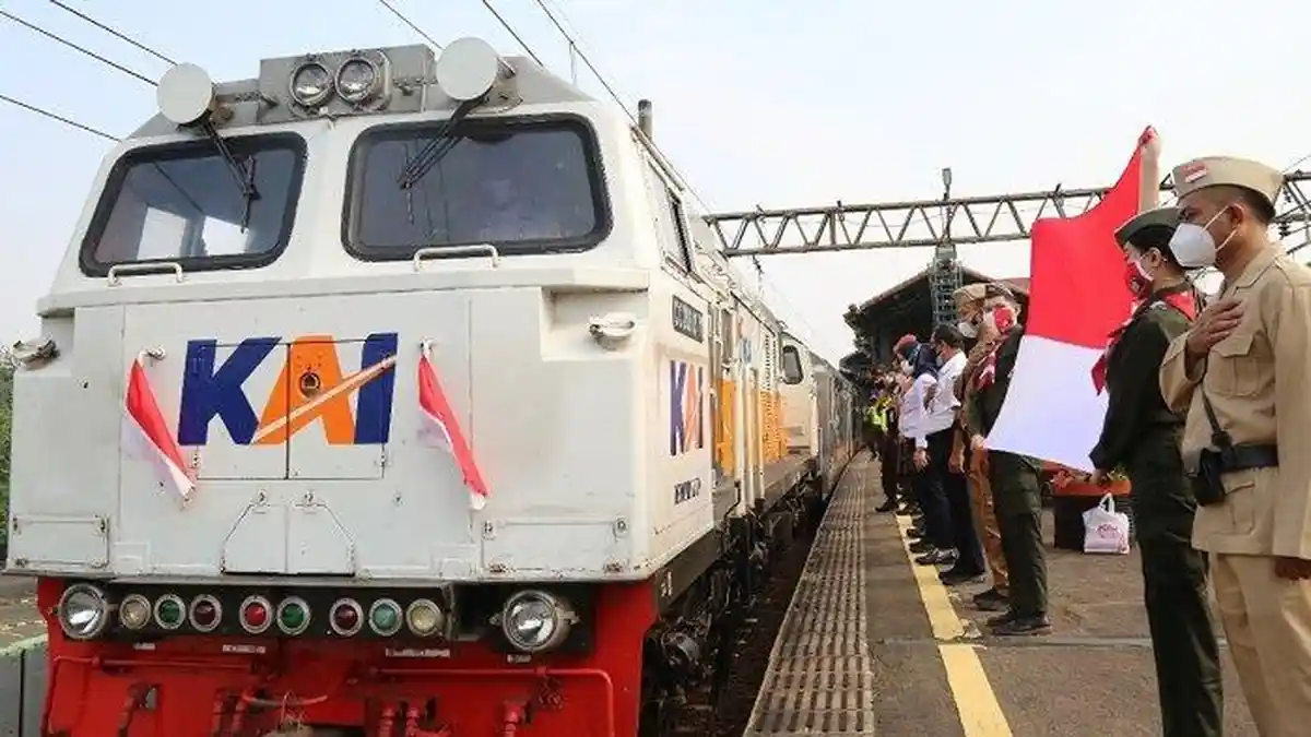 Meningkat 17 Persen Jumlah Pengguna KRL di Hari Kerja Semakin Bertambah