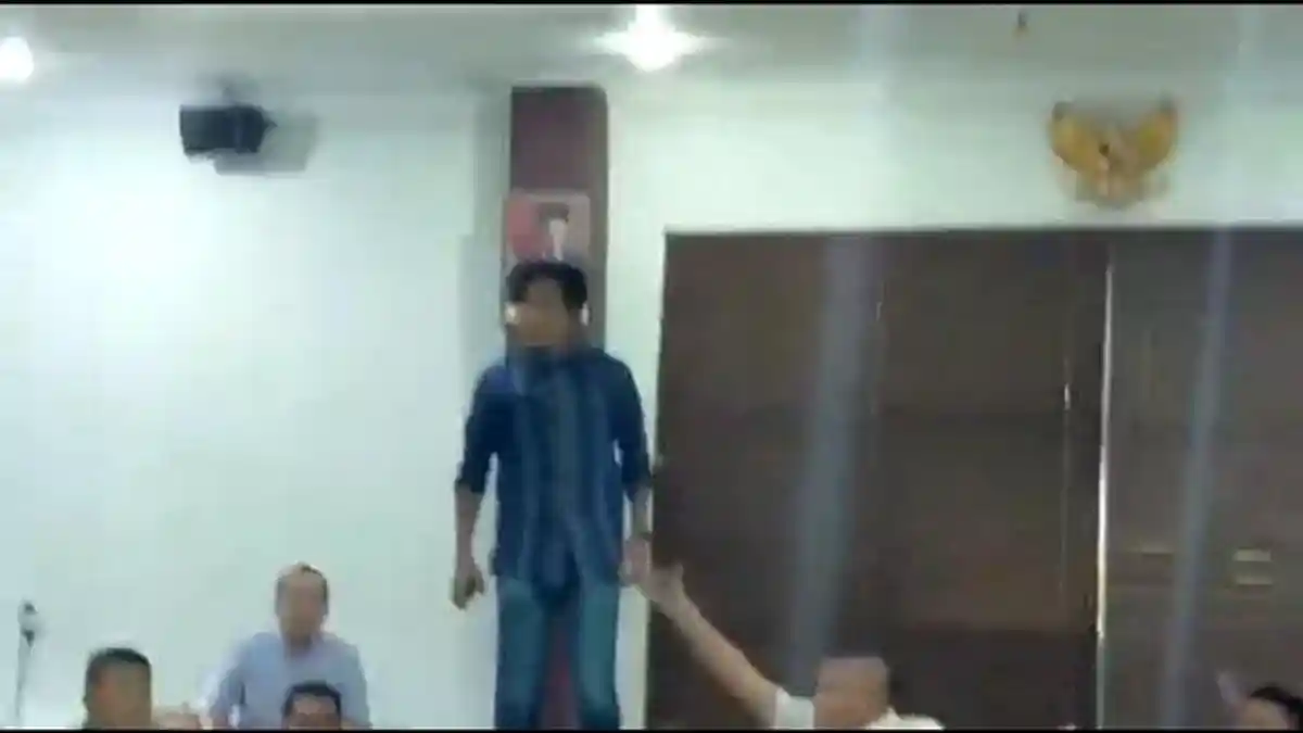 Anggota DPRD Batam Safari Ramadhan Ngamuk saat Rapat Polemik Pemilihan RW