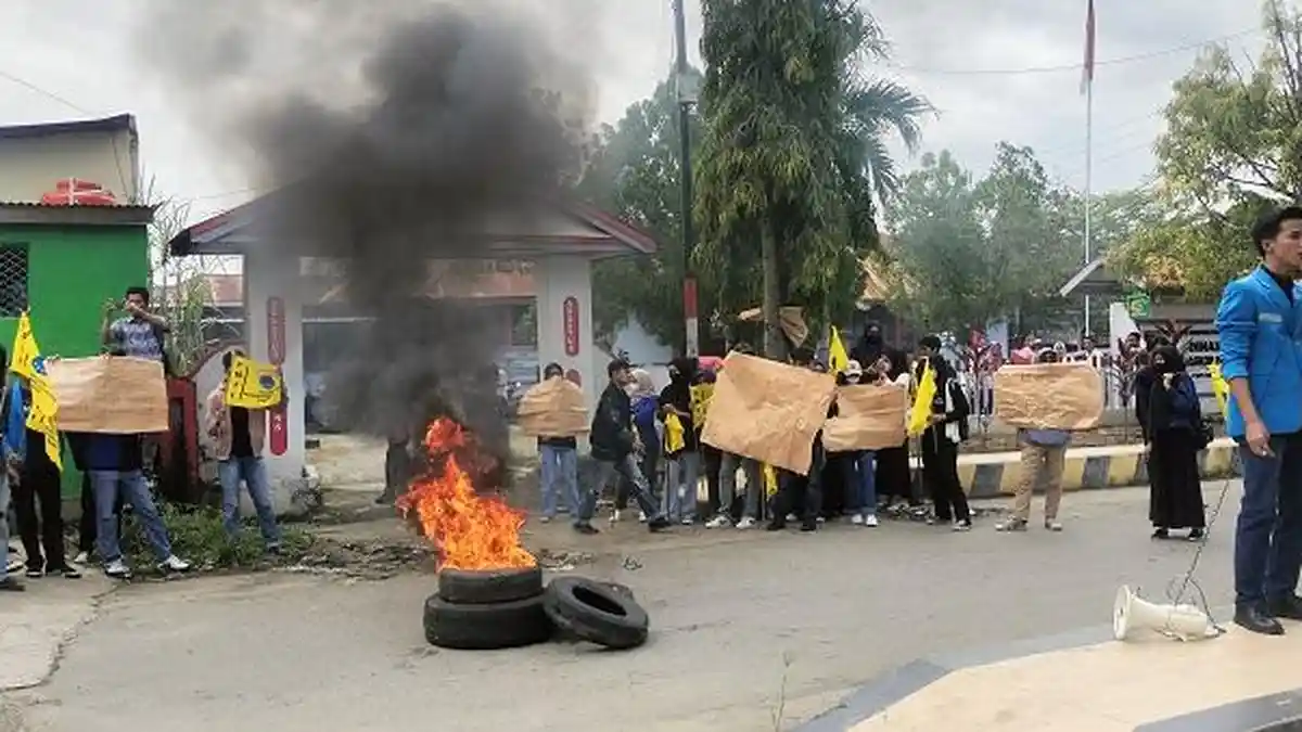 PMII Demo Desak KPU Polman Copot 2 Oknum PPK Diduga Pelaku Pelecehan Seksual