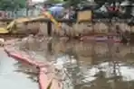 Membersihkan Kali Cengkareng Drain sebagai Antisipasi Banjir