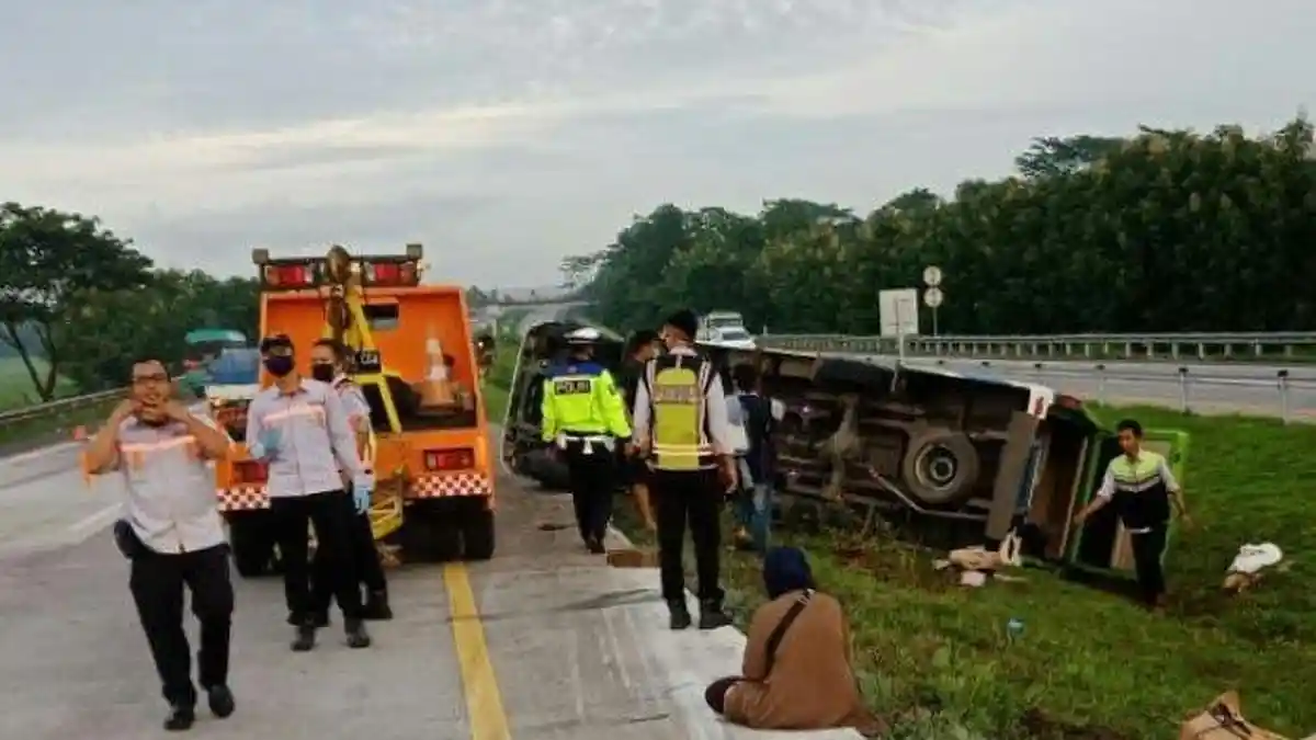 BREAKING NEWS: Kecelakaan Tunggal di Tol Cipali Merenggut 4 Korban Jiwa