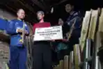 Tutup Ngelawan, Askrindo Beri Bantuan ke Angklung Mang Ujang