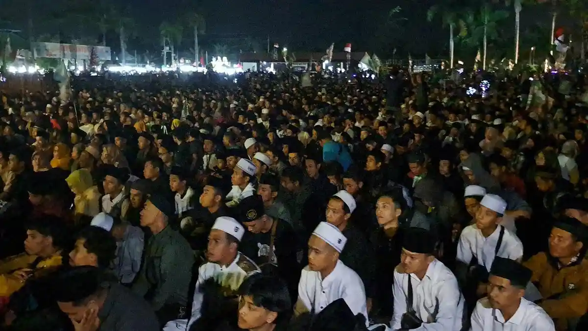 Ribuan Jemaah Bershalawat Bersama Habib Muhammad Luthfi, HUT Ke-62 Korem 071 Wijayakusuma