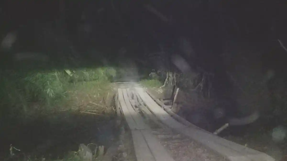 Jembatan Akses ke Gunung Batubesar Kotabaru Rawan Ambruk, Begini Kondisinya