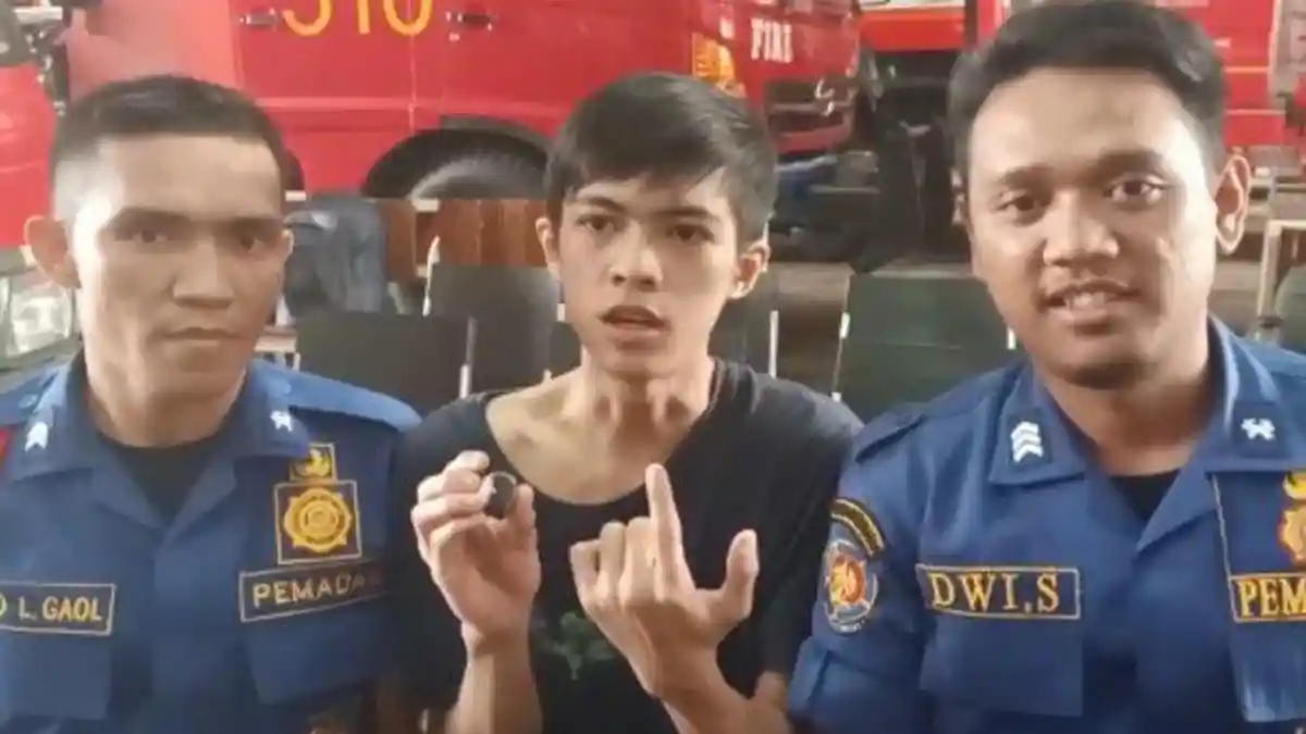 Tak Bisa Lepaskan Cincin, Seorang Pemuda Minta Bantuan Pemadam Jakarta Timur