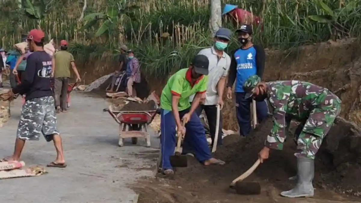 Program TMMD Ke-111, Tekad TNI Tumbuhkan Harapan Warga Desa dengan Bergotong Royong
