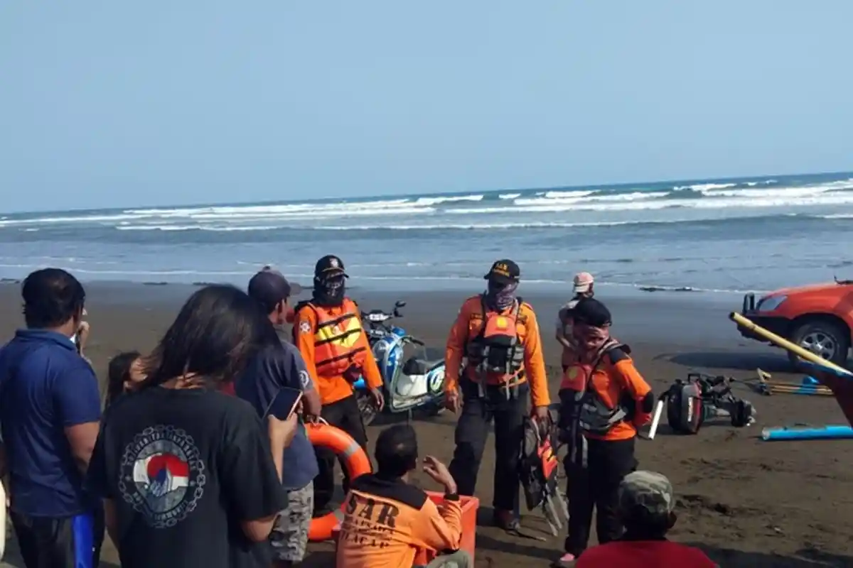 Baru Saja Lempar Kail, Pemancing di Pantai Logending Kebumen Hilang Tersapu Ombak Tinggi