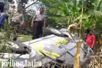 Menghindari Motor, Mobil Polisi Ngawi Nyungsep ke Parit