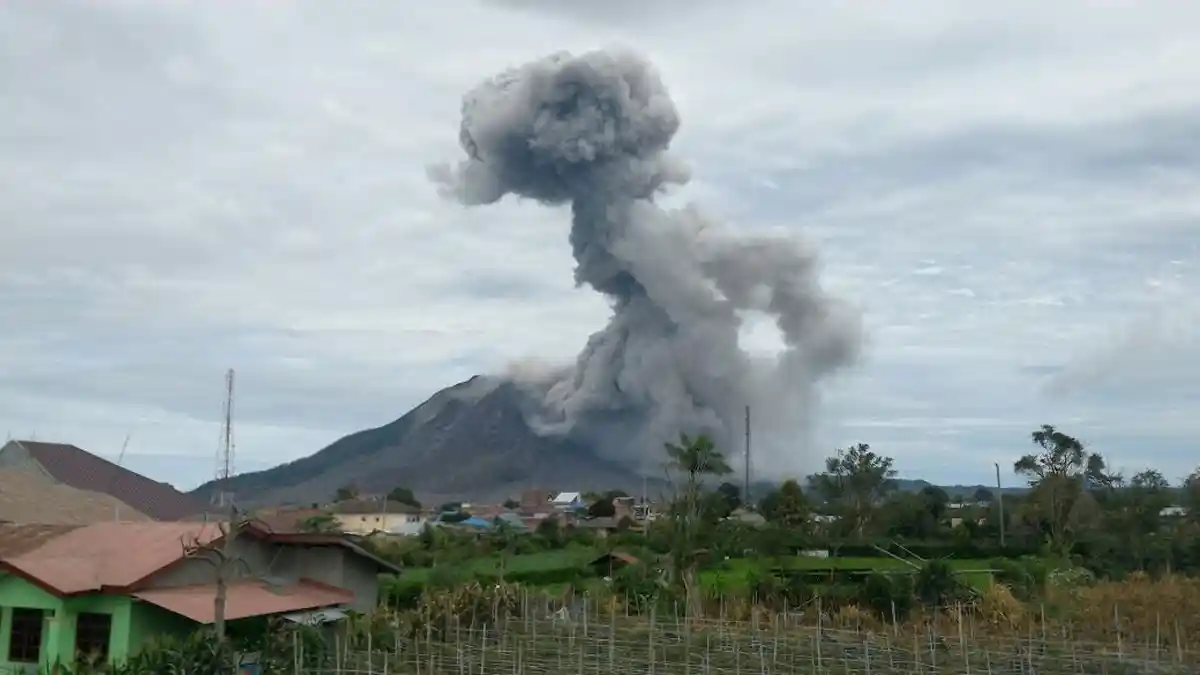 Gunung Agung Masih Fase Kritis, Gunung Ini Malah Kembali Meletus Dini Hari Tadi