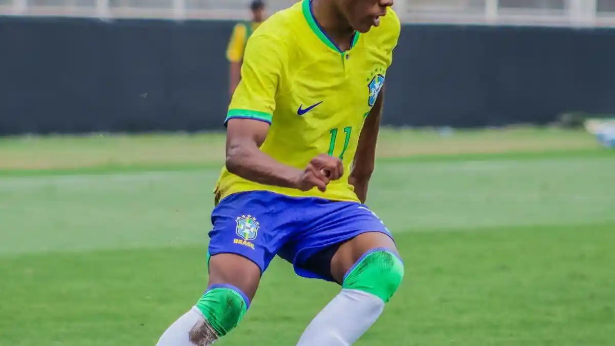 Lahir di Era Messi, Suarez dan Neymar: Wonderkid Brasil Beri Kode Gabung Barcelona