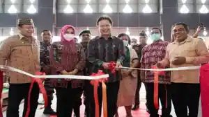 Menteri-Kesehatan-RI-Budi-Gunadi-Sadikin-didampingi-Bupati-dan-Wakil-Bupati-Manggarai-Barat.jpg