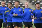 Christiano-Ronaldo-bersama-Jesse-Lingard.jpg