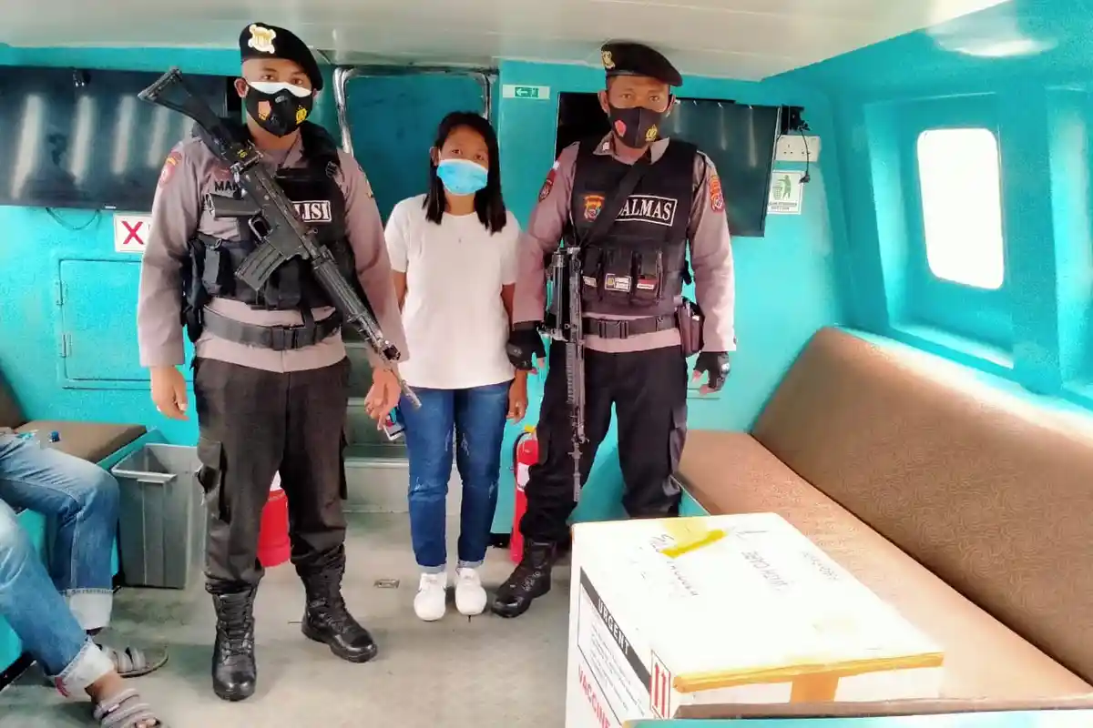 Vaksin Sinovac Untuk Kabupaten Lembata Diangkut dengan KM Lembata Express 