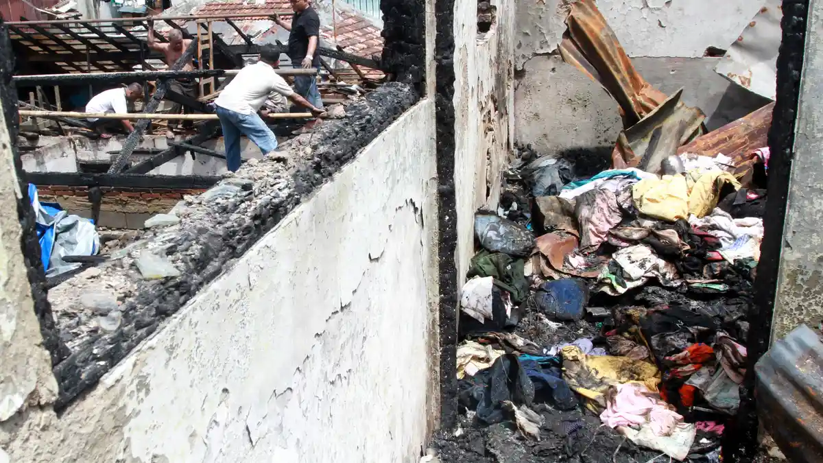 Api dari Dapur Itu Kemudian Melalap Habis 7 Rumah Warga Kalitulang Semarang