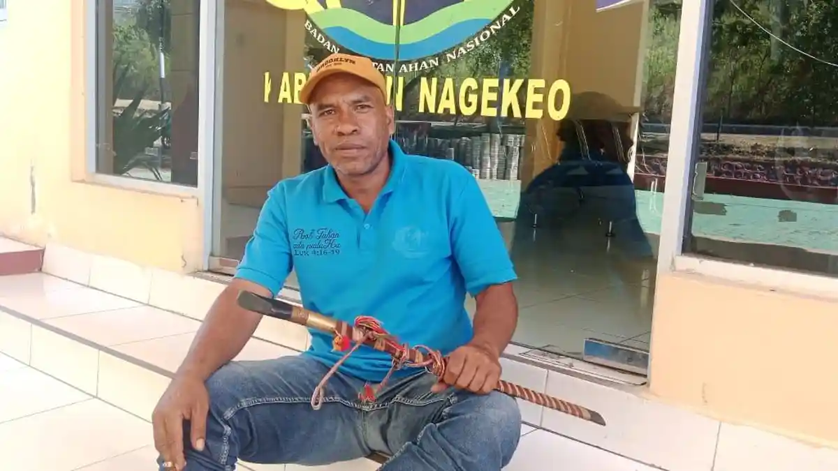 Alasan Warga Terdampak Pembangunan Waduk Lambo Bawa Parang saat Datangi Kantor BPN Nagekeo di Mbay