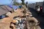 Korban Gempa Mengungsi Diatas Bukit