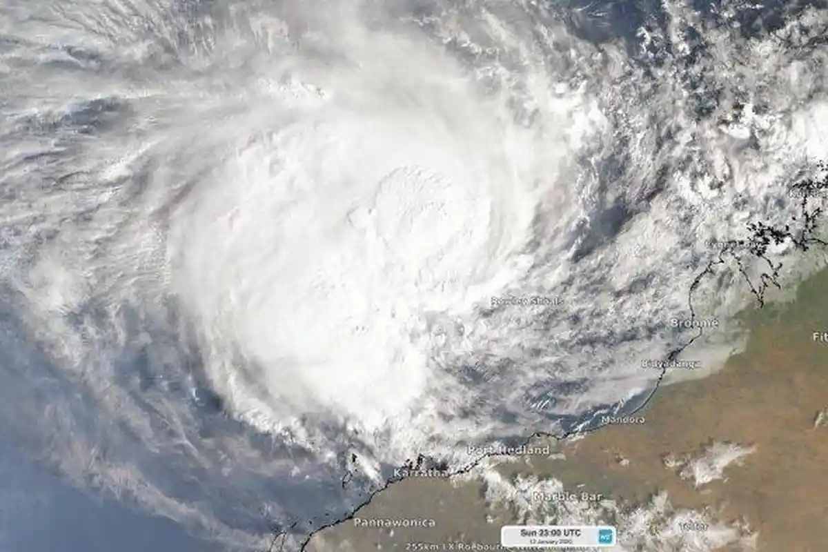 Cuaca Buruk Akibat Siklon Claudia, Waspadai Hujan- Petir pada Rabu Hari ini