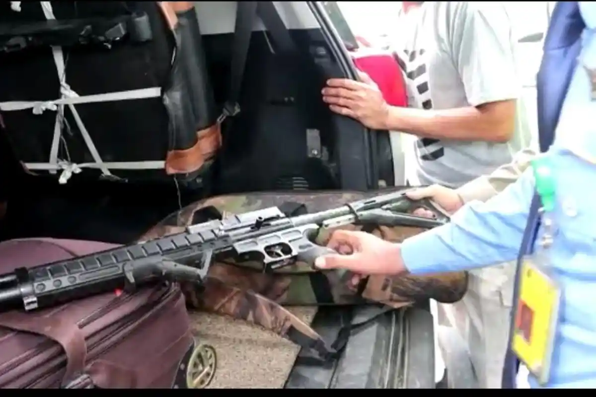 Petugas Avsec Bandara Sultan Thaha Jambi Temukan Senapan Laras Panjang di Mobil Pengendara