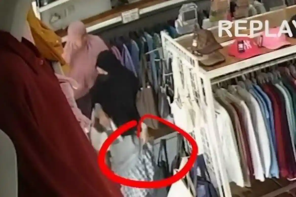 Kayaknya Sudah Profesional, Viral Emak-emak Ngutil Puluhan Pakaian, Aksinya Terekam Kamera CCTV Toko