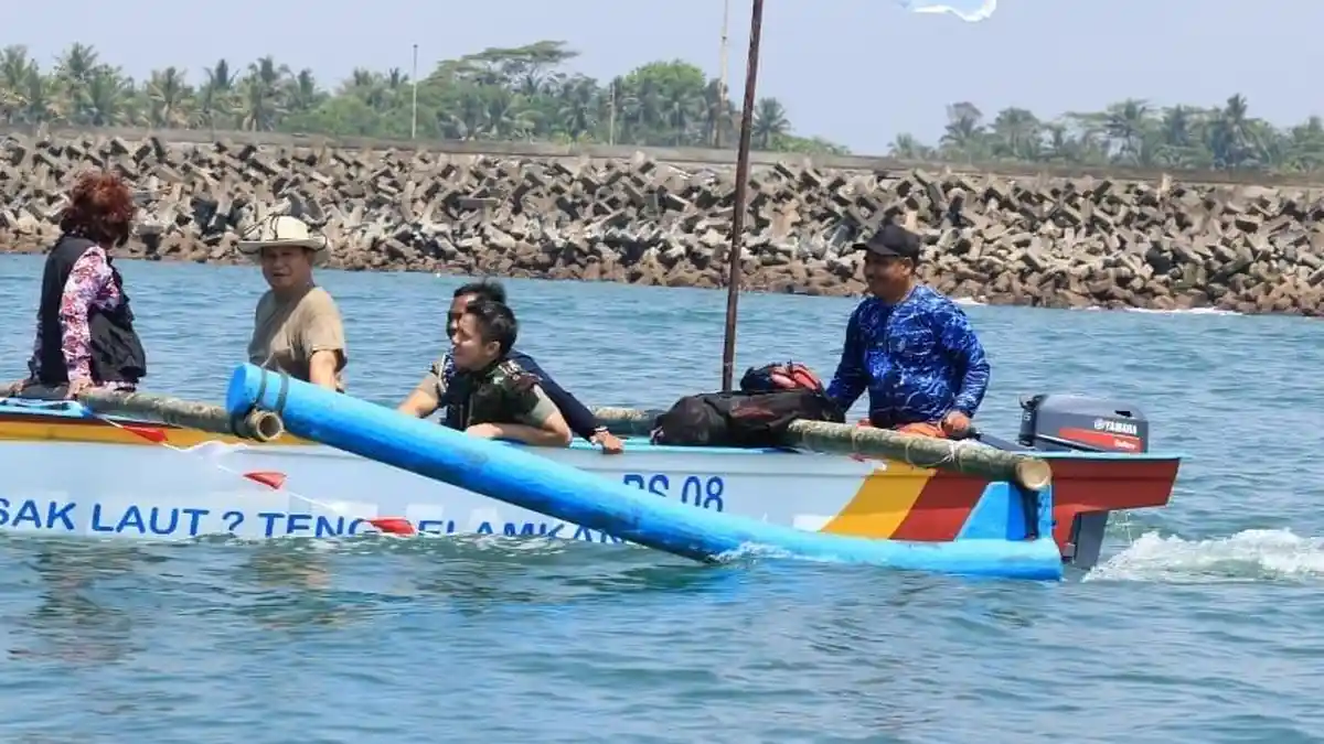 Nelayan Pangandaran Dapat Bantuan Kapal Motor dari Prabowo