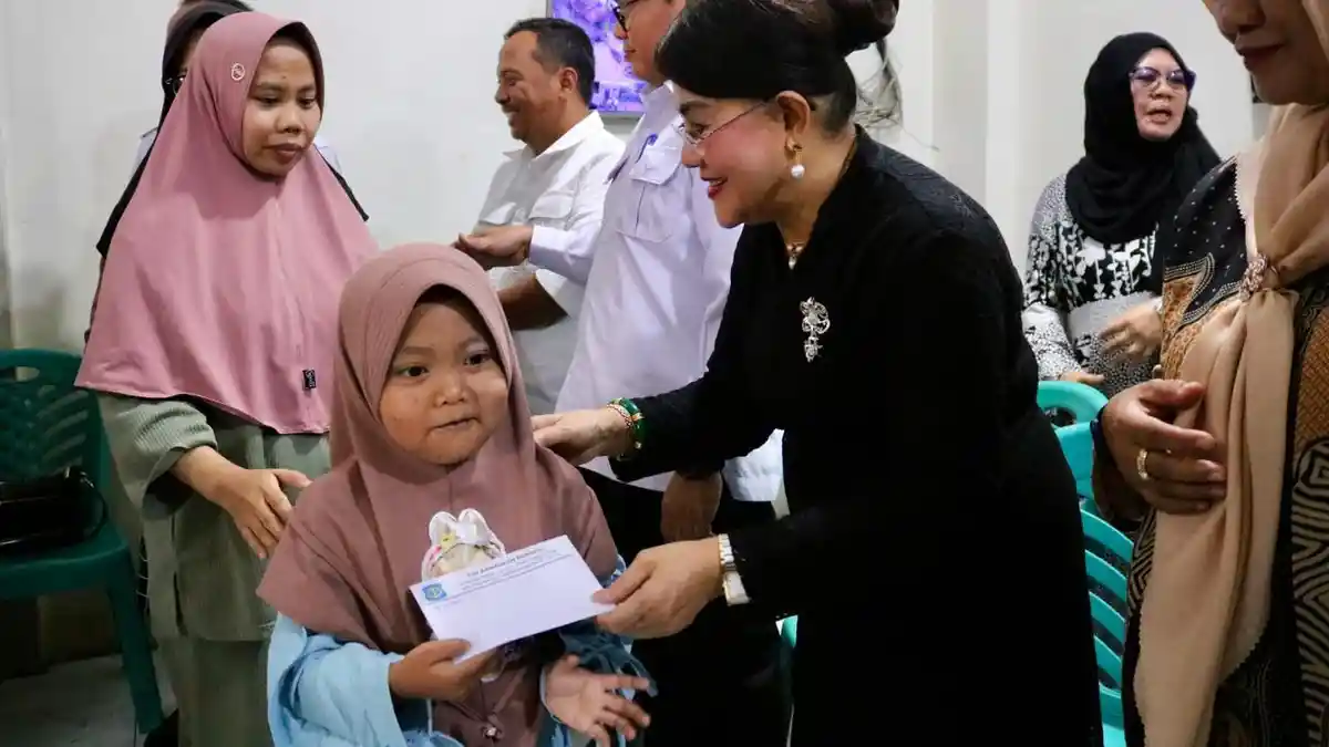Berbagi Kasih, Istri Wali Kota Siantar Kunjungi Panti Asuhan Putri Aisyiah