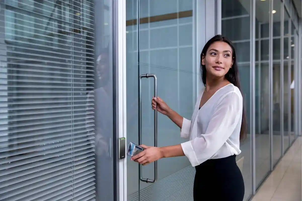 Survei Terbaru HID, Warga Ingin Perluas Mobile Access di Smartphone untuk Kartu Identitas hingga SIM