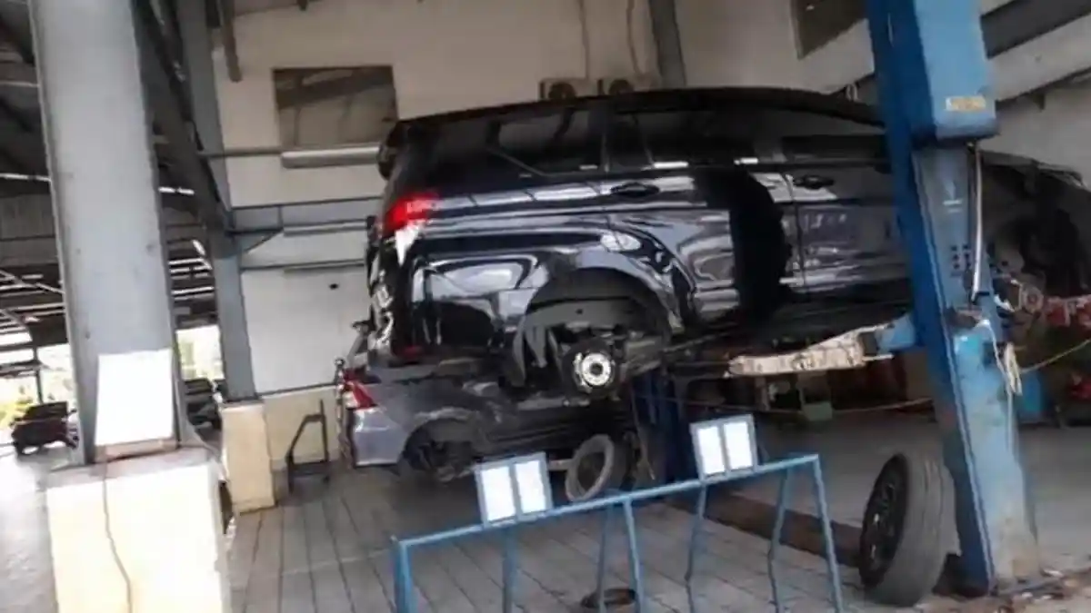 Mobil Ketua HIMPI Mamuju Andi Aso Ikut Jadi Korban BBM Bercampur Air di SPBU Rangas