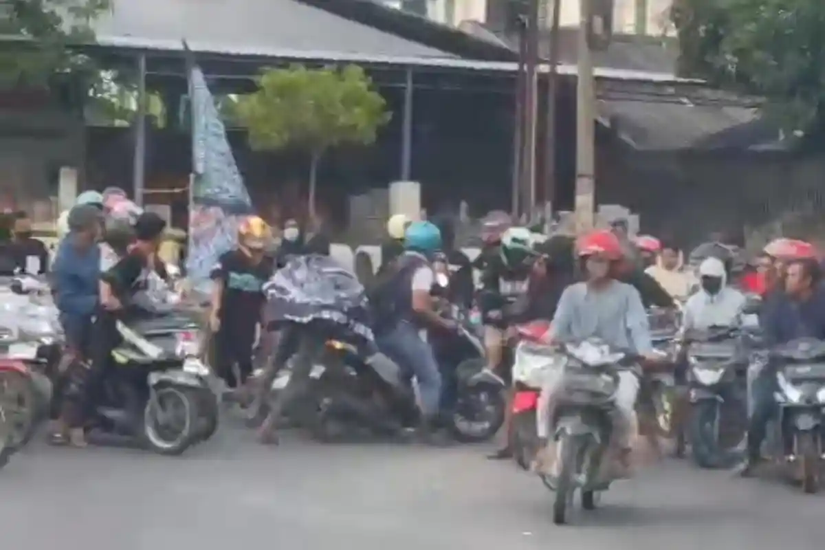 Viral Pengeroyokan Kelompok Pemuda pada Pemotor di Tuban, Dipicu Nyaris Tabrakan di Traffic Light