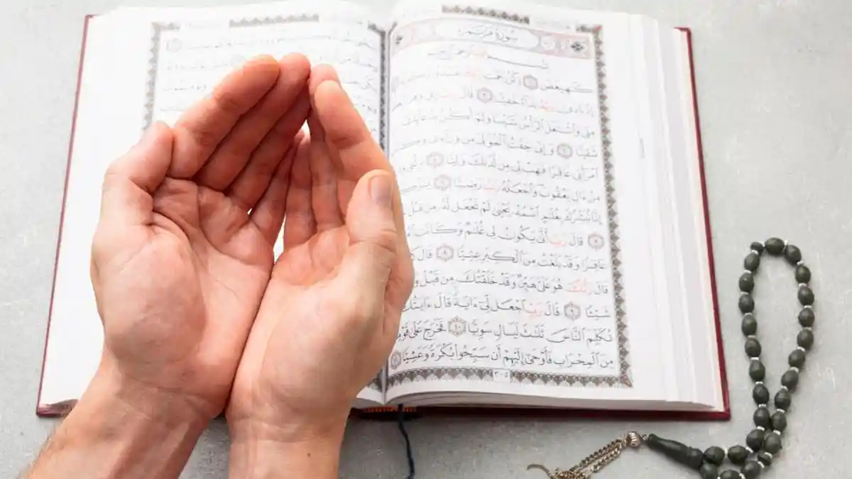 8 Arti Mimpi Membaca Surat, Kabar Baik Akan Datang!