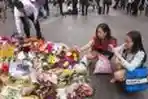 Karangan Bunga Banjiri Lokasi Penyanderaan