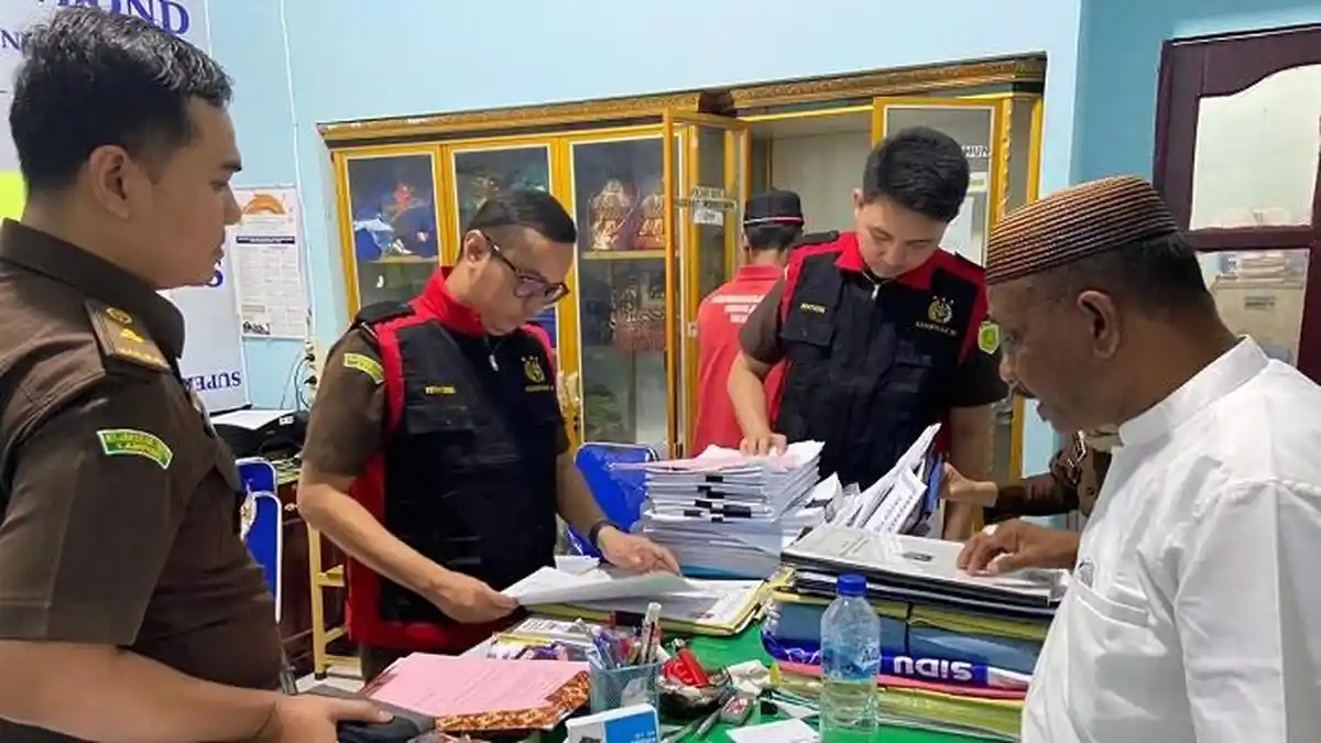 Penyidik Sita Dokumen Terkait Dugaan Korupsi Dana BOS di SMP 1 Bandar Dua