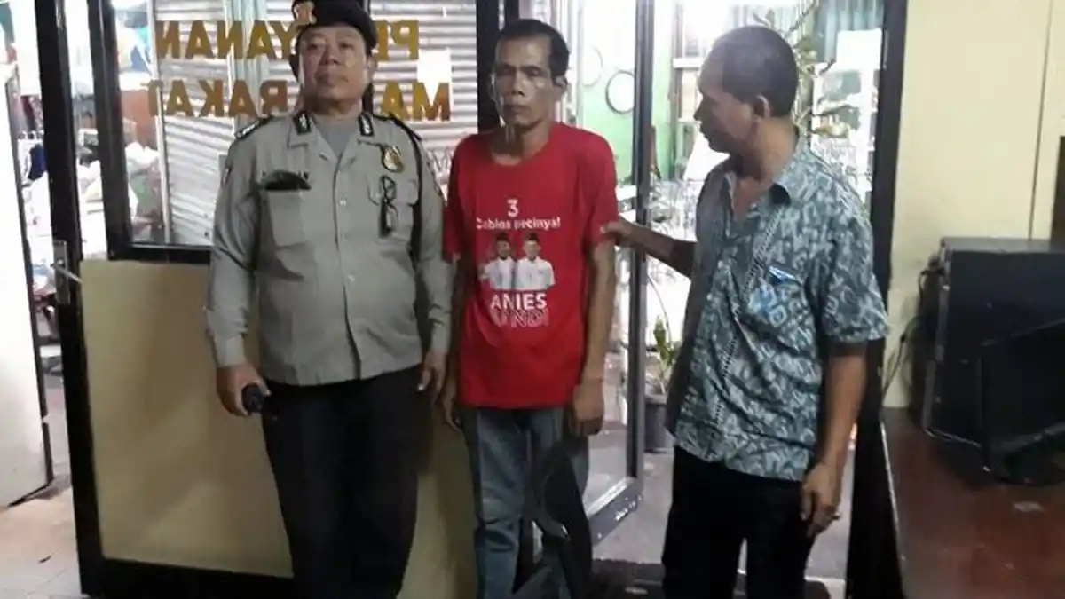 Pejambret Berkaos Anies-Sandi Babak Belur Dihakimi Massa di Blok M