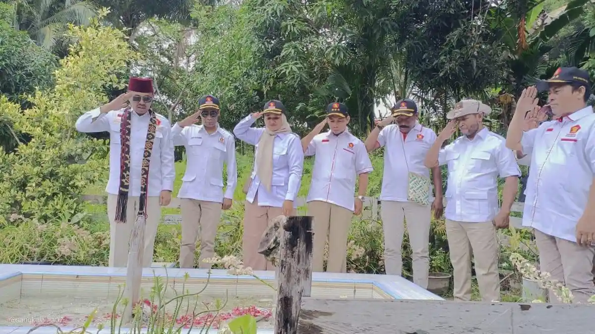 HUT ke-16 Partai Gerindra, Untung Tamsil Pimpin Ziarah ke TMP Lembah Onim Puncak