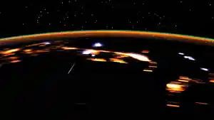 Hujan-Meteor-Lyrid-x1.jpg