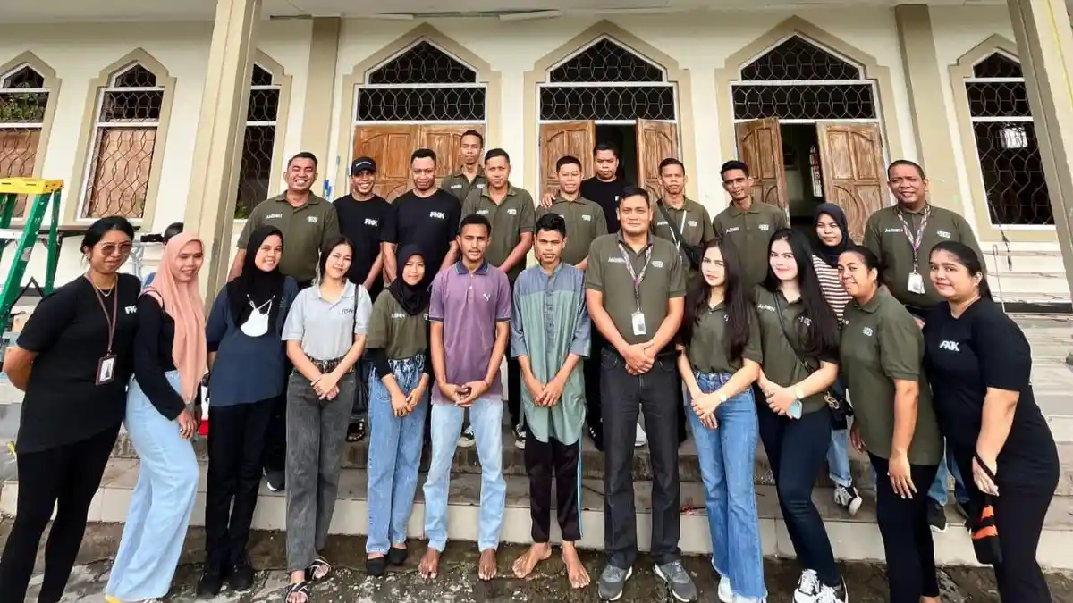 Bersihkan Masjid Jadi Cara Hotel Santika Premiere Ambon Sambut Ramadan