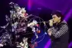 Mikha feat Melly Goeslaw di Gala Show Ke-9 X Factor Indonesia